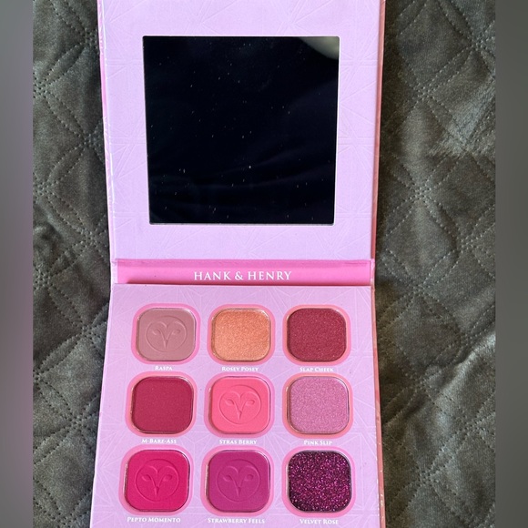 Eyeshadows - Picture 7 of 10